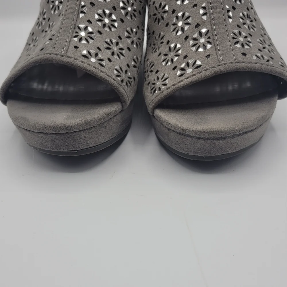 Kenneth Cole New York wedges size 3 corrie hazel grey